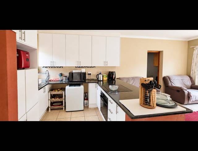 2 BEDROOM TOWNHOUSE FOR SALE IN THE REEDS